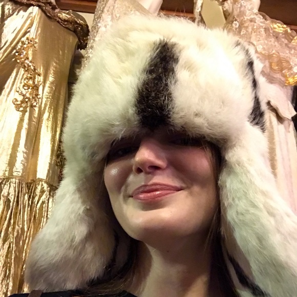 Meet your Posher, Lily - Picture 3 of 4